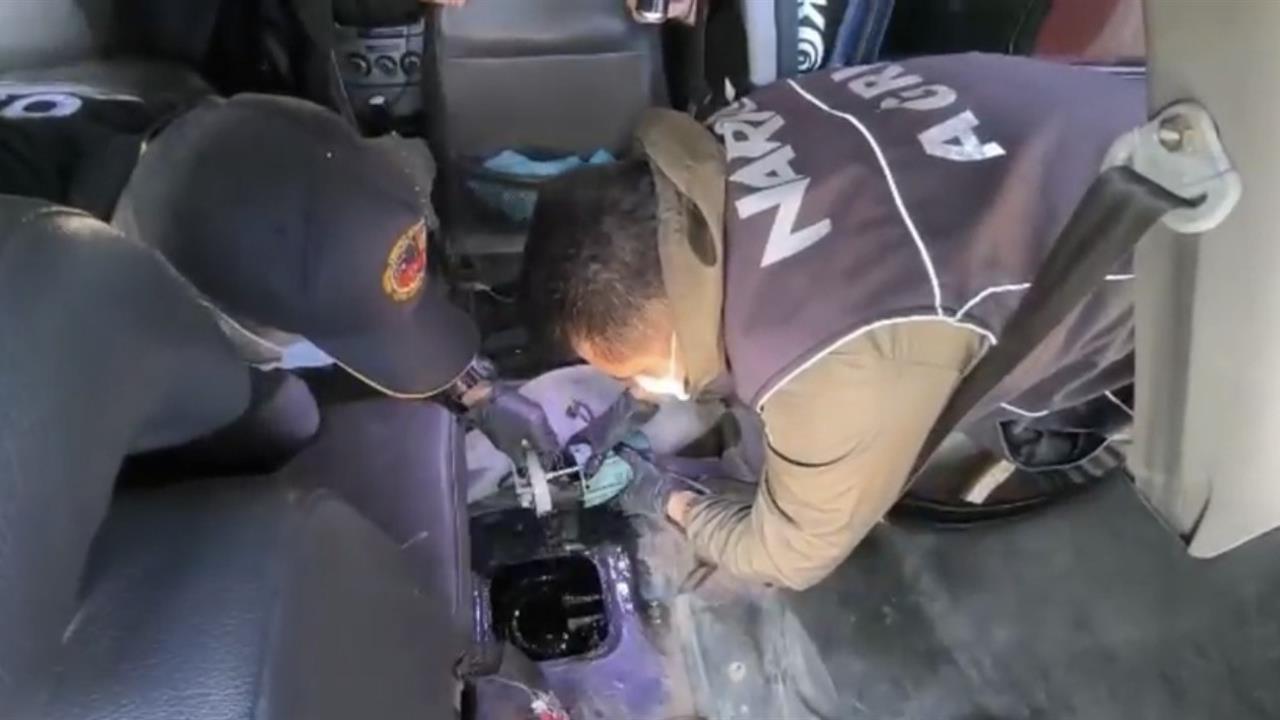 Ağrı Merkez'de Uygulama Noktasında 15 Kilo Metamfetamin Ele Geçirildi