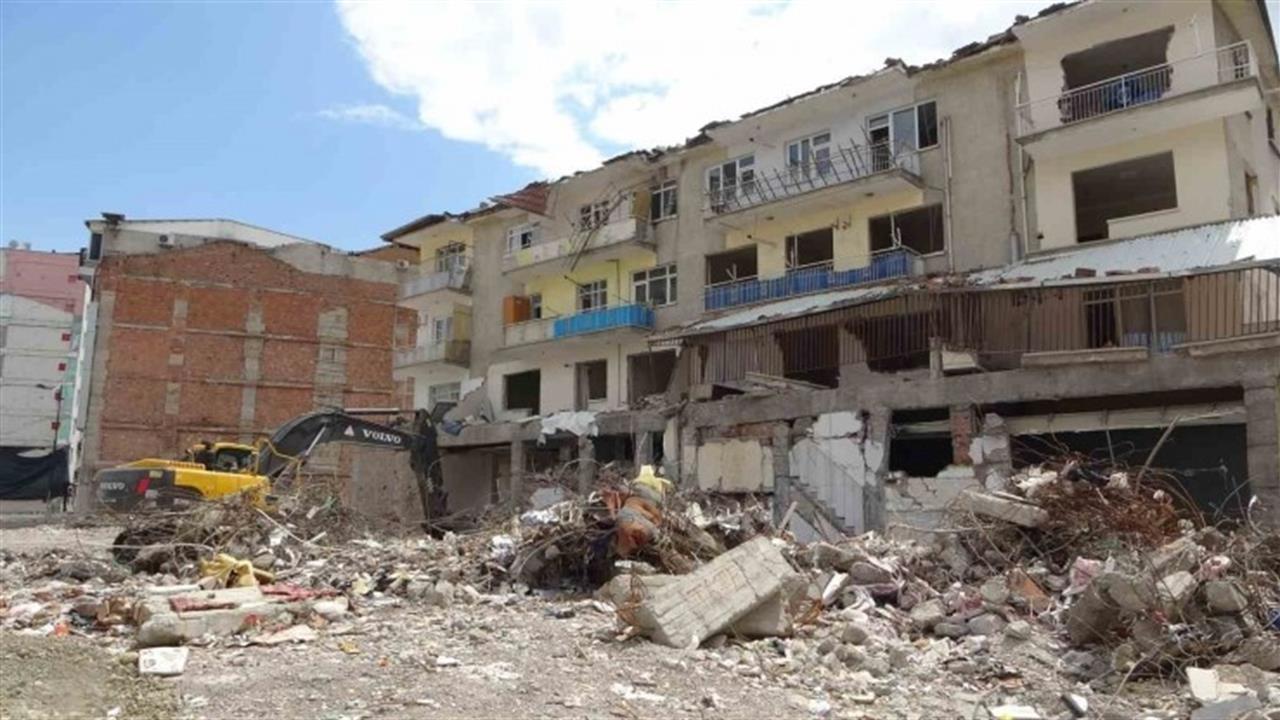 Malatya'da Balanlı Apartmanı davasında 8 sanığa hapis cezası verildi.