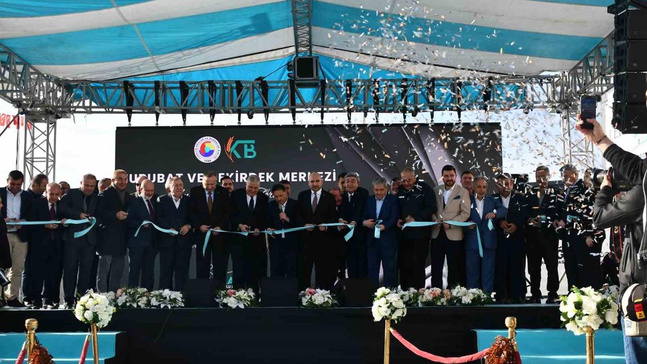 Kayseri'de Hububat ve Çekirdek Ticaret Merkezi Açıldı