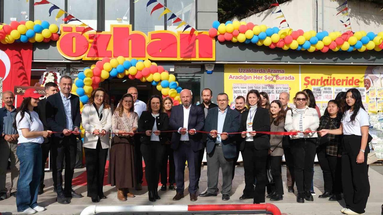 Bursa 30 Ağustos Zafer Mahallesi'nde Özhan Market'in Yeni Şubesi Hizmete Girdi