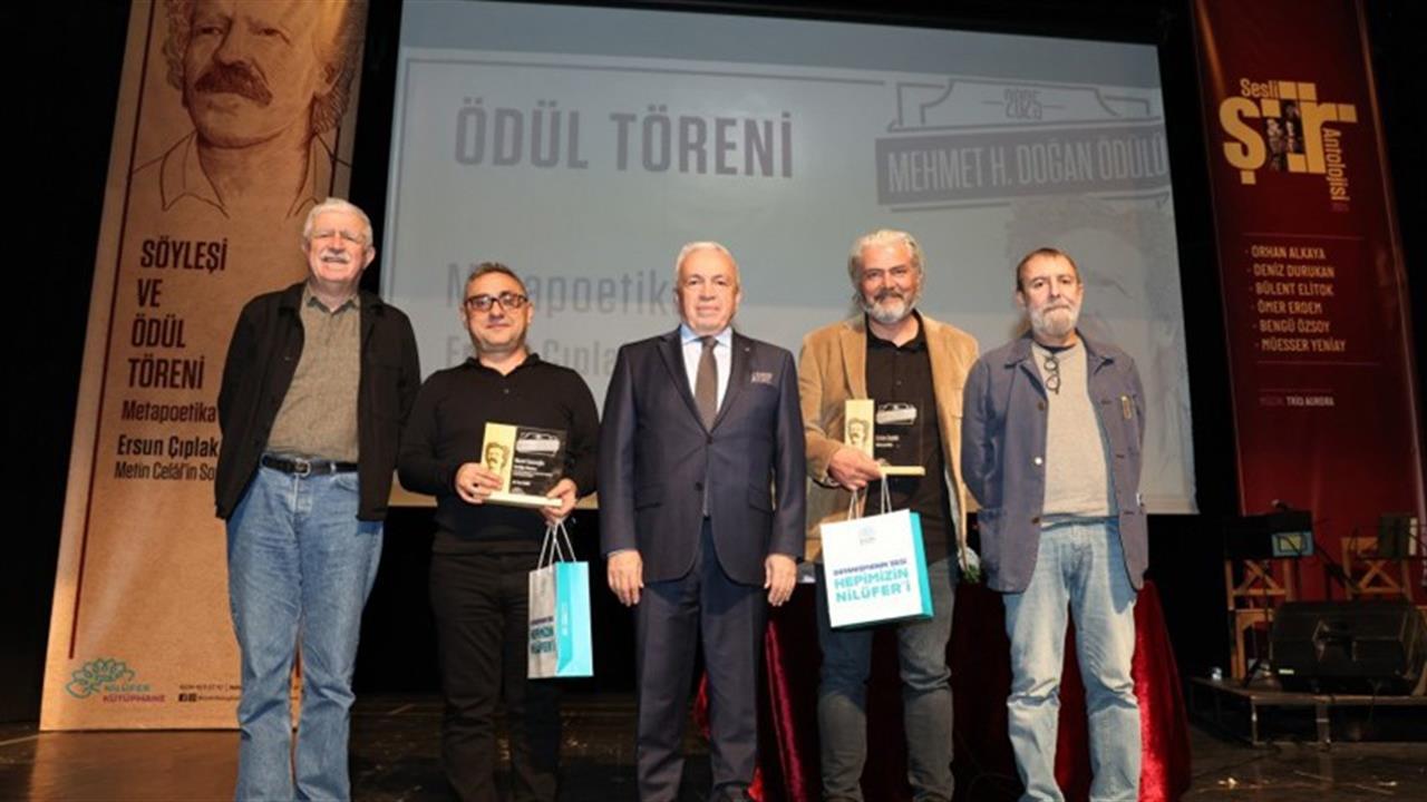 Erzurum'da Prof. Dr. Murat Kacıroğlu'na Edebiyat Eleştirisi Ödülü Takdim Edildi