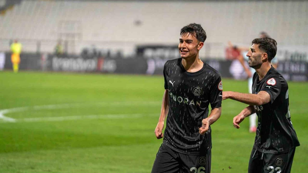 Manisa'da Manisa FK, Adana Demirspor'u 5-0'lık Skorla Geçti