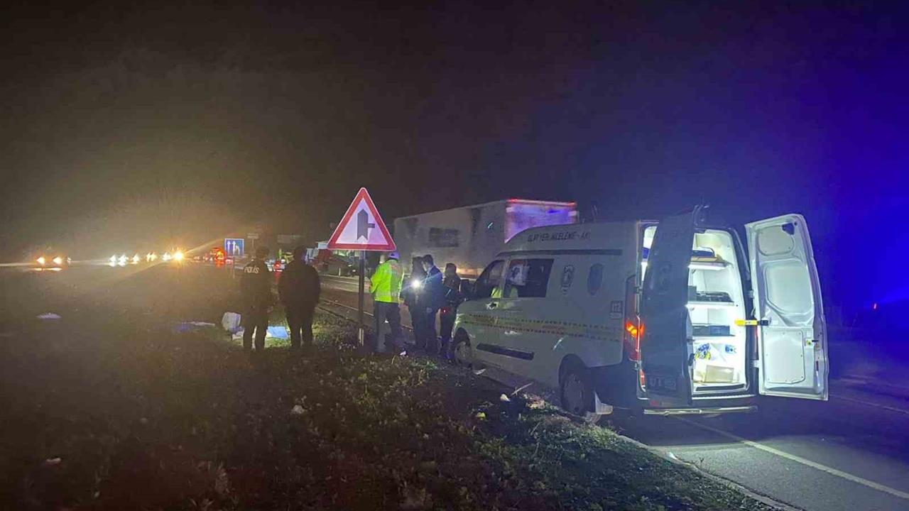 Antalya Serik'te İki Öğrenciye Çarpan Otomobilde 1 Kız Hayatını Kaybetti