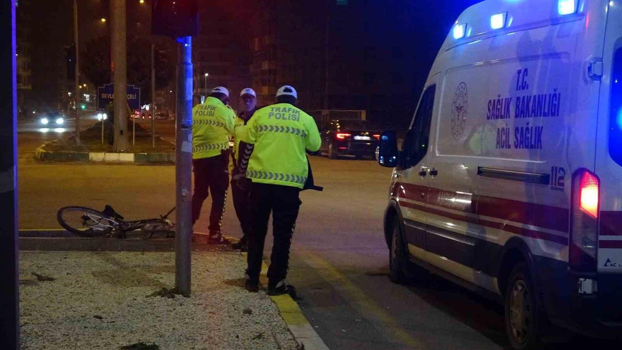 Kilis Merkez'de Bisiklet ile Otomobilin Çarpışması Sonucu 1 Kişi Yaralandı