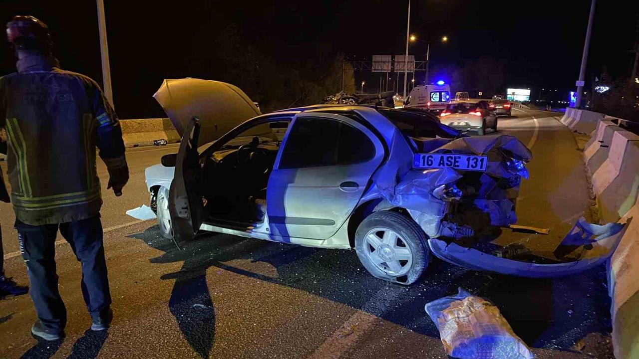 Bursa Mudanya'da Gece Meydana Gelen Trafik Kazasında 2 Kişi Yaralandı