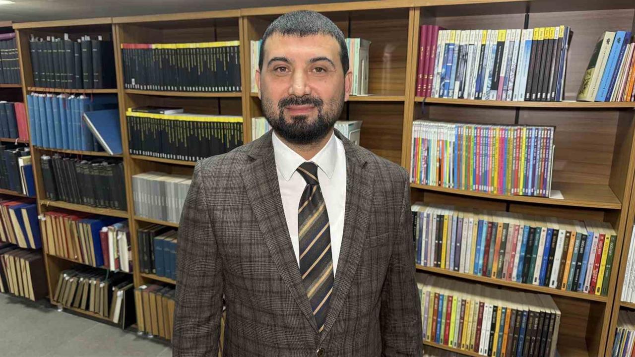 Adana'da Doç. Dr. Akıncı, Türkiye ve ABD'nin ilerleyen süreçte daha olumlu bir noktaya geleceğini belirtti.