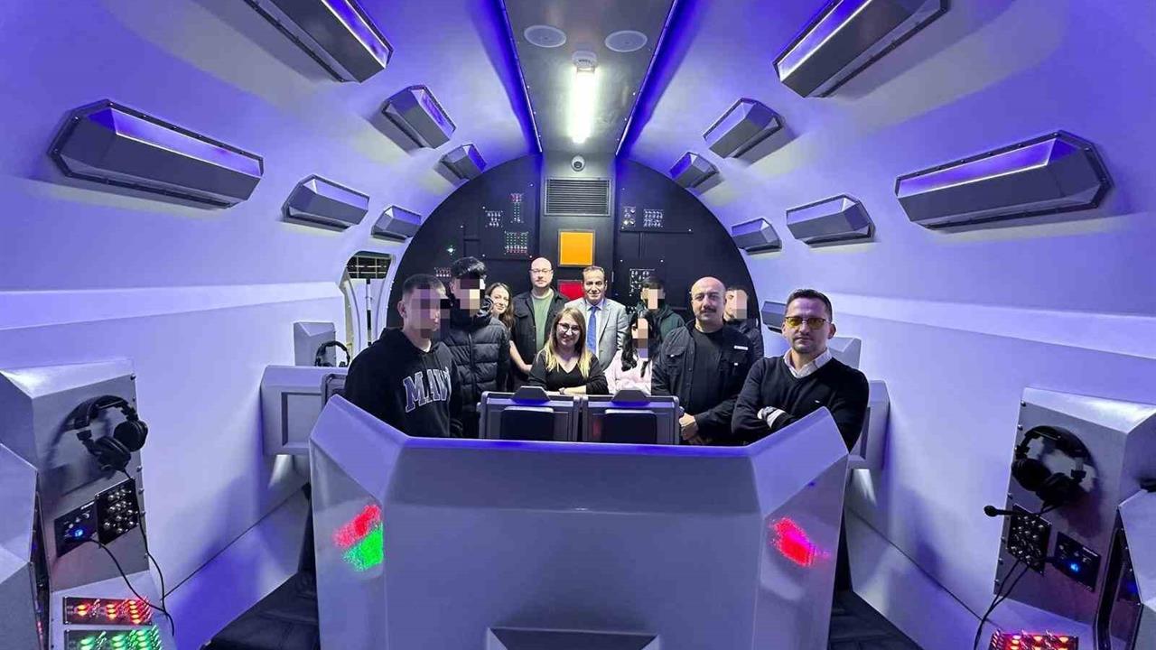 İzmir Karşıyaka'da Düzenlenen Etkinlikte Çocuklar Key Museum ve Uzay Kampı’nı Ziyaret Etti