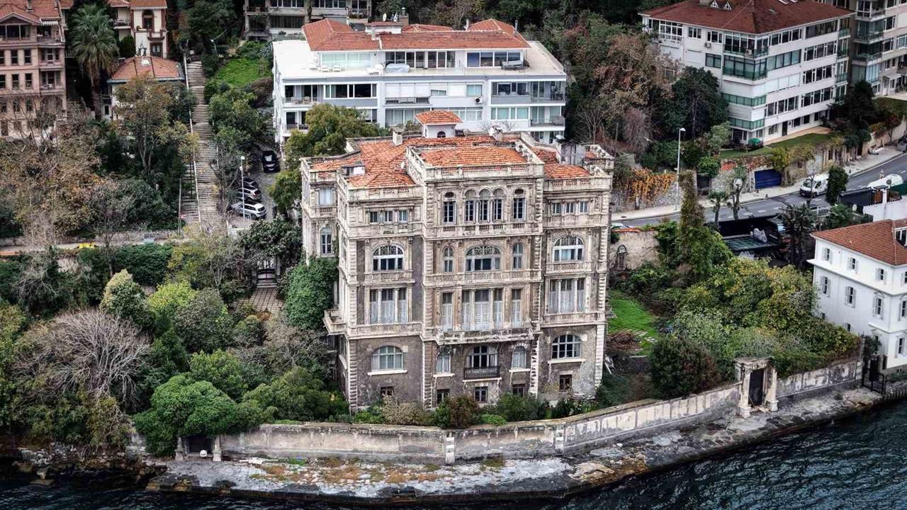 İstanbul Sarıyer'deki Zeki Paşa Yalısı Yeni Sahibine Kavuşmayı Bekliyor