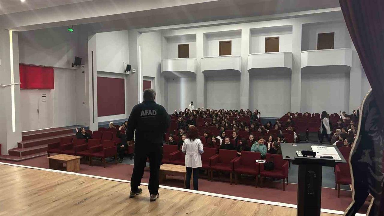 Eskişehir'de Lise Öğrencilerine Yönelik Yangın ve Afet Eğitimi Verildi