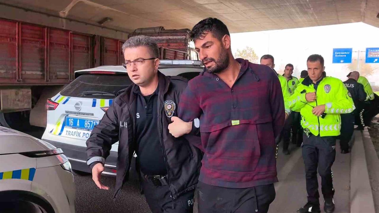 Bursa Gemlik'te İşlenen Cinayet Sonrası Zanlı İnegöl'de Trafik Polislerinin Takibiyle Yakalandı