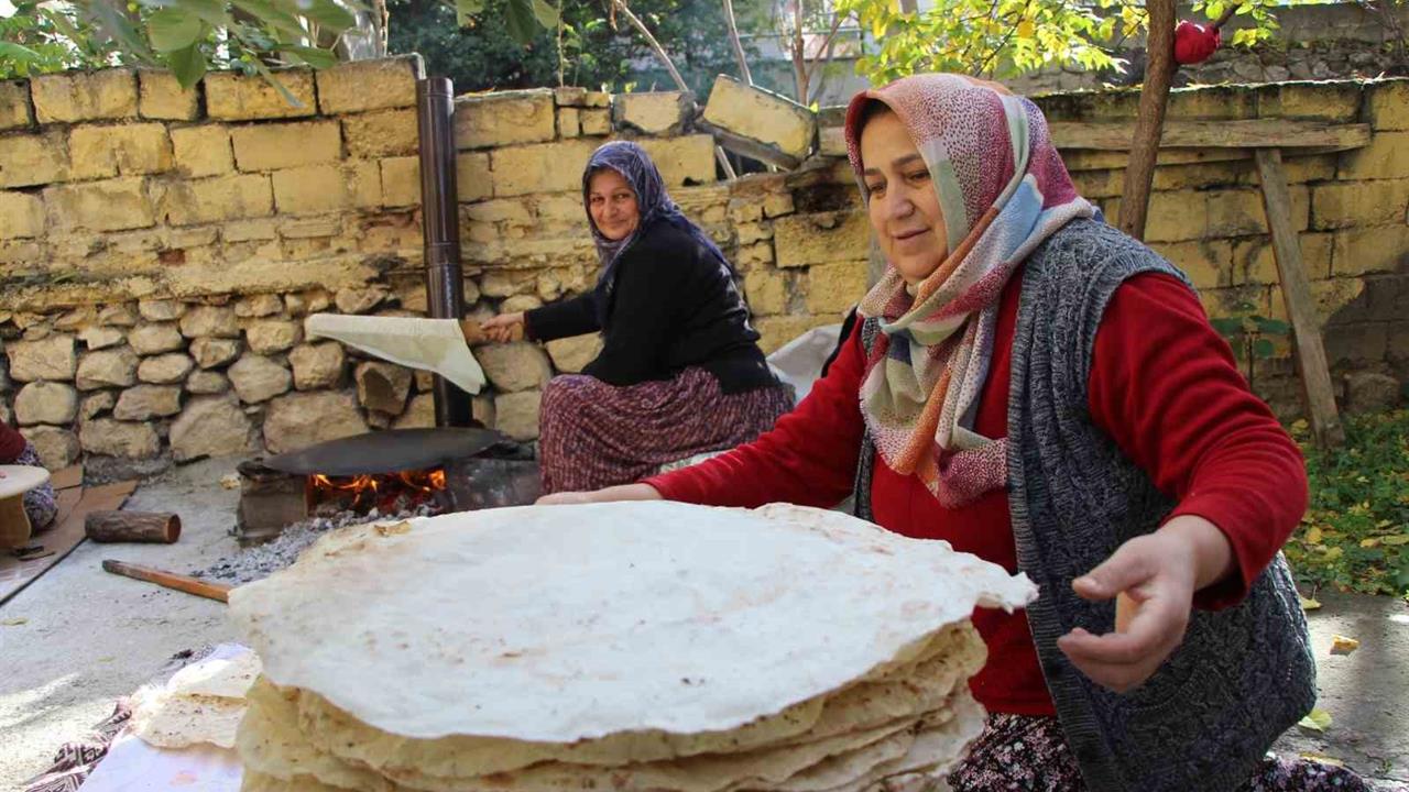 Amasya'da Kadınlar Artan Altın Fiyatları Nedeniyle Yufka Günü Düzenliyor