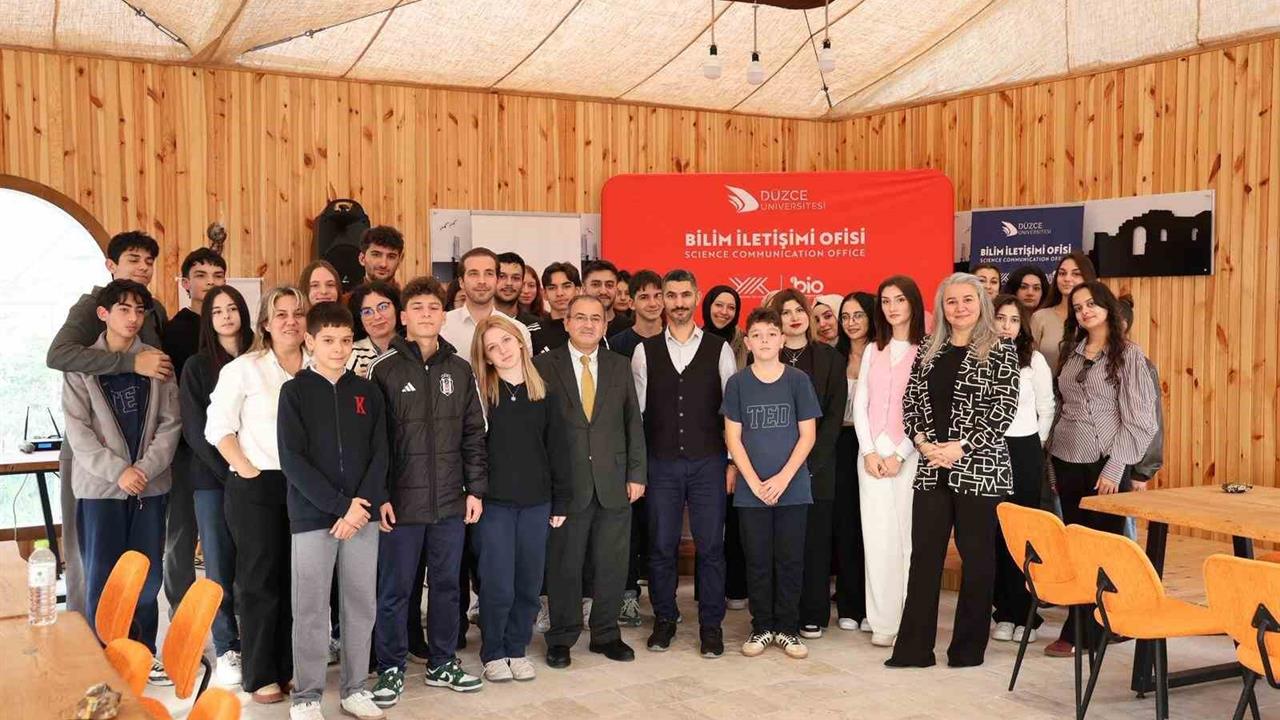 Düzce'de Bağımlılık Konulu Etkinlikte Tütün Kullanımının Tehditleri Vurgulandı