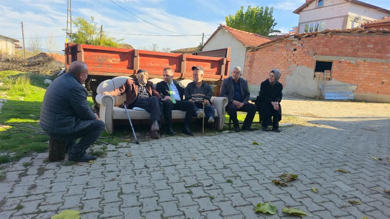 Bilecik Yenipazar'da Kaymakam Uçar, Belkese Köyü'nde vatandaşlarla bir araya geldi.