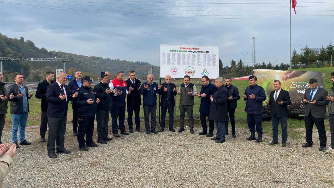 Düzce Kaynaşlı'da Deprem Şehitleri Anısına 350 Fidan Toprakla Buluştu