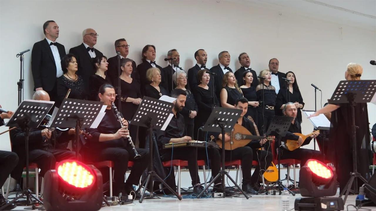 Manisa Sarıgöl'de Atatürk'ün Sevdiği Şarkıların Seslendirildiği Konser Gerçekleşti