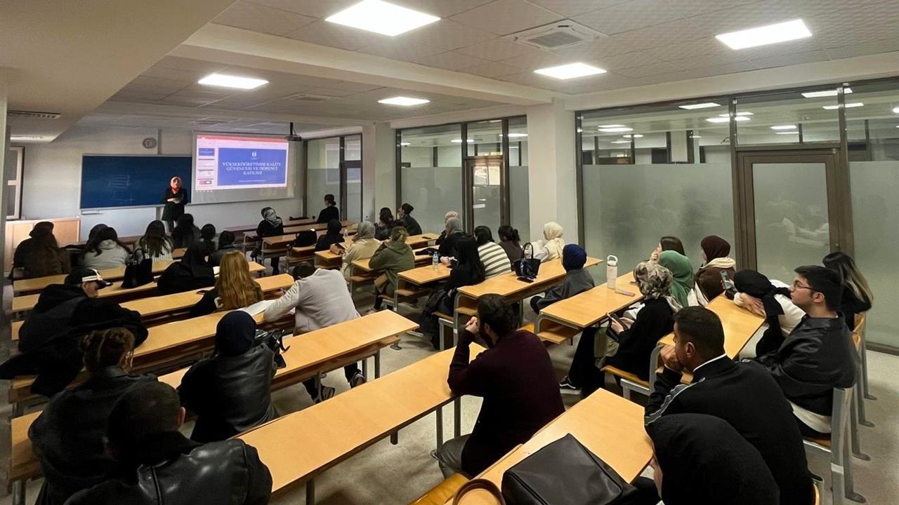 Sakarya Ferizli MYO'da Düzenlenen Etkinlikte Kalite ve Öğrenci Katılımı Üzerine Bilgiler Paylaşıldı