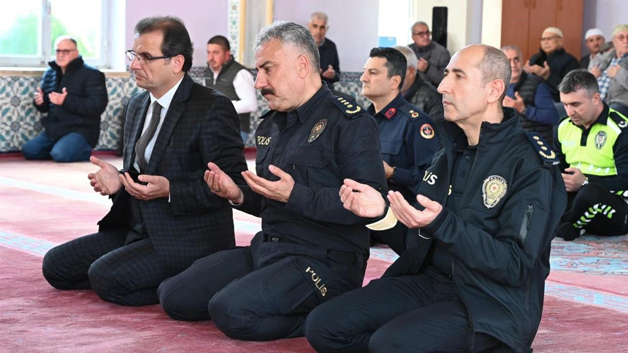 Manisa Alaşehir'de Şehit Polis Memuru Ali Barut İçin Lokma Hayrı Düzenlendi