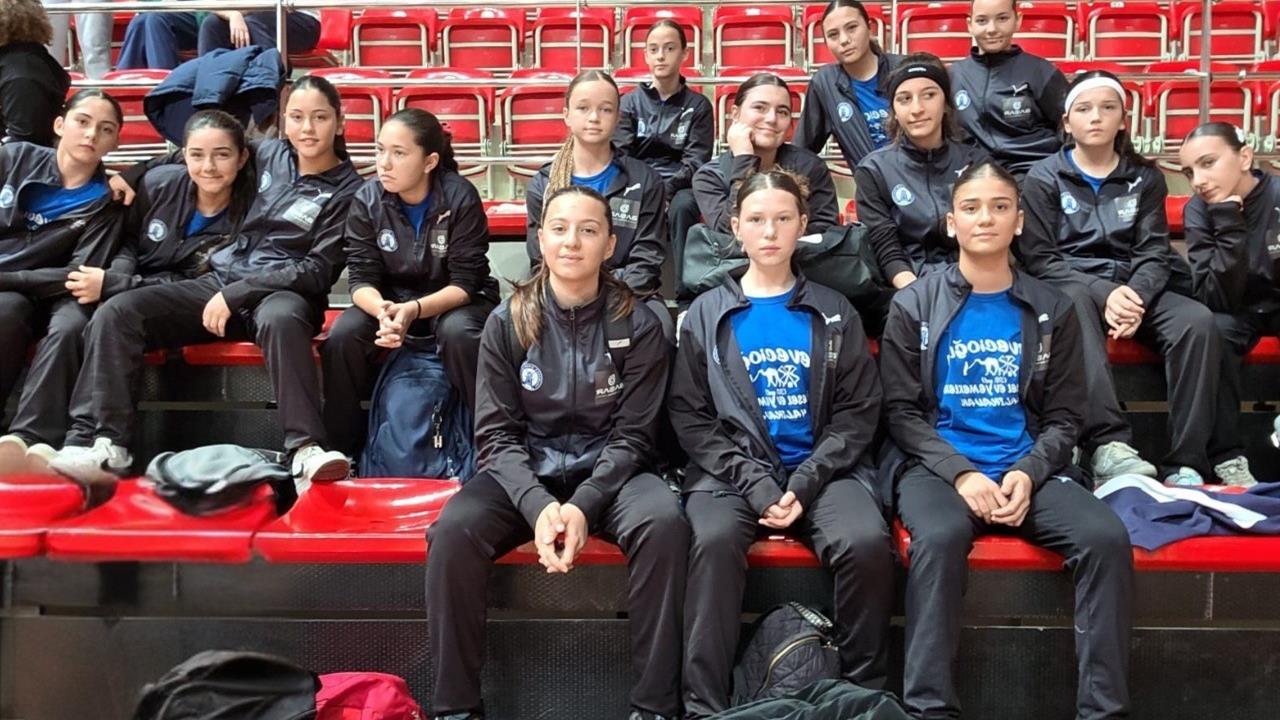 Muğla Yalıkavak'ta Mevlana Turnuvası'nda Yalıkavakspor, Manisa'yı 33-12'lik skorla mağlup etti.