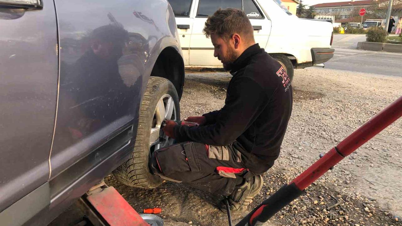 Eskişehir'de Kış Lastiği Kullanımı Hakkında Bilgilendirmeler Yapıldı