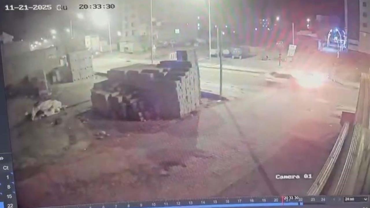 Mardin Mazıdağı'nda İki Otomobilin Çarpışması Sonucu 3 Kişi Yaralandı