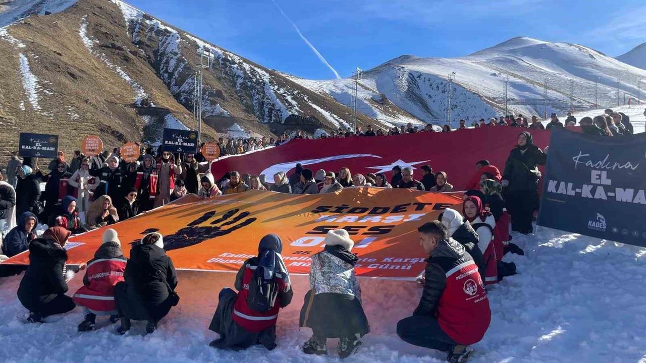 Erzurum'da "Şiddete Karşı Tek Yürek" Yürüyüşü Gerçekleştirildi