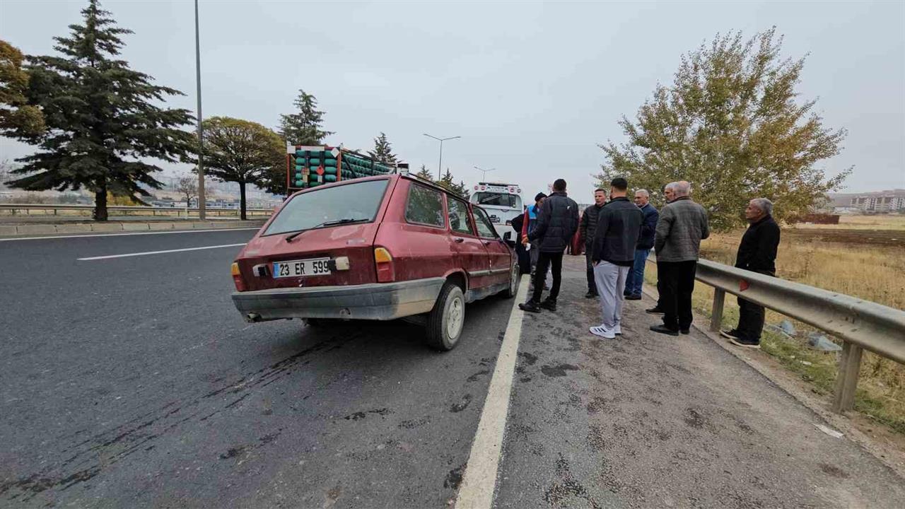 Elazığ'da Meydana Gelen Trafik Kazasında 2'si Ağır 4 Kişi Yaralandı