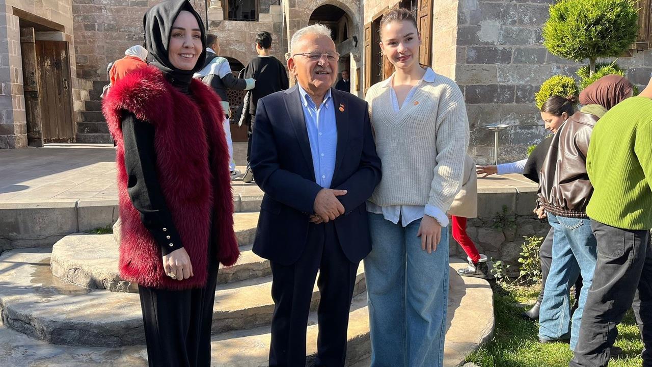 Kayseri Talas'ta Başkan Büyükkılıç, Filistinli Öğrencilerle Anlamlı Bir Buluşma Gerçekleştirdi.