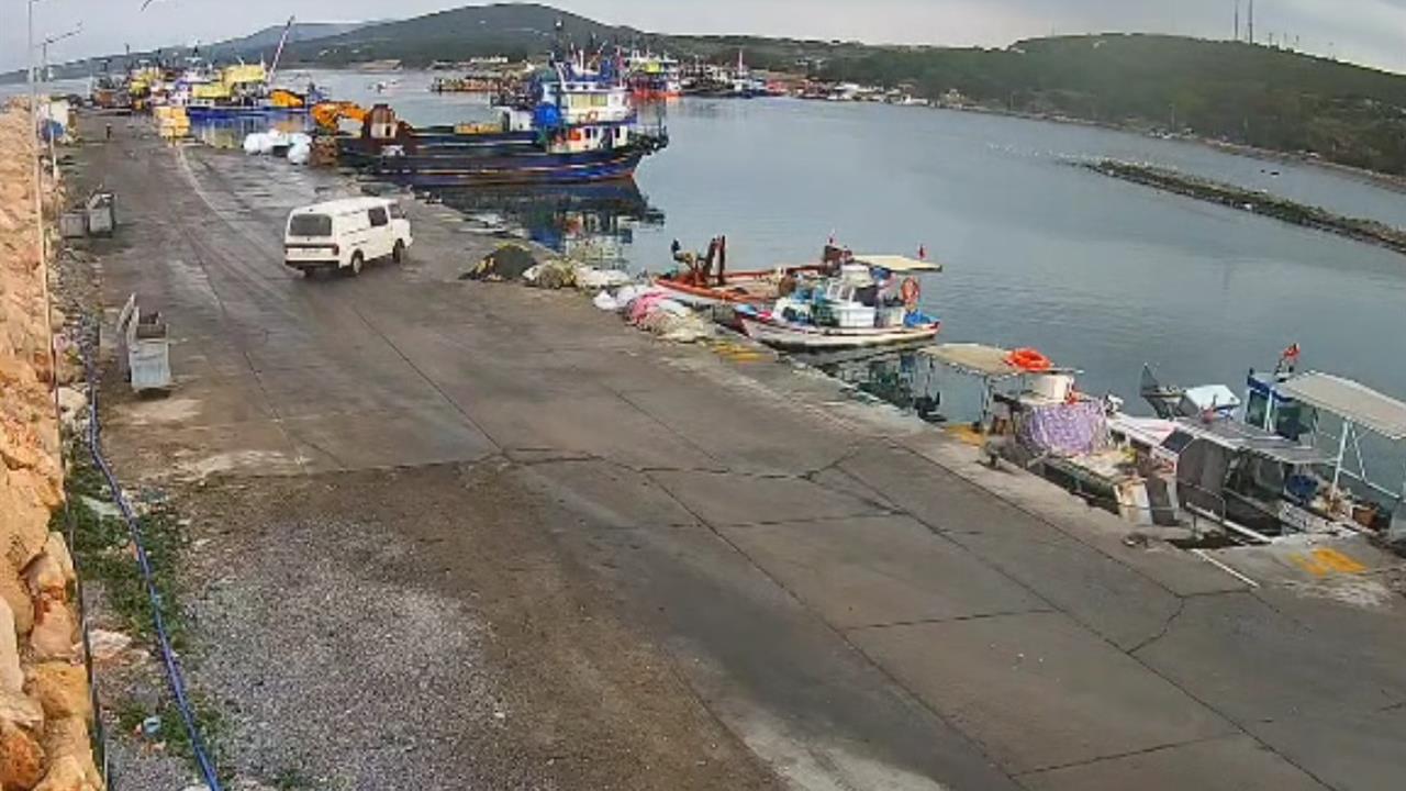 Aydın Didim'de Direksiyon Hakimiyetini Kaybeden Araç Denize Uçtu