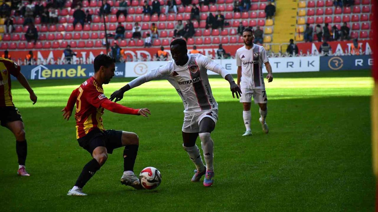 Kayseri'de Gaziantep FK, Kayserispor'u 2-0'lık Skorla Önde Tamamladı