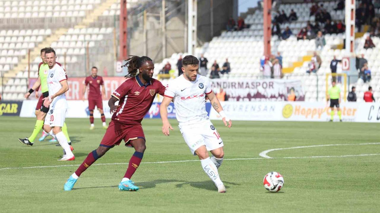 Balıkesir Bandırma'da Bandırmaspor, Çorum FK'ya 1-0'lık skorla üstünlük sağladı.