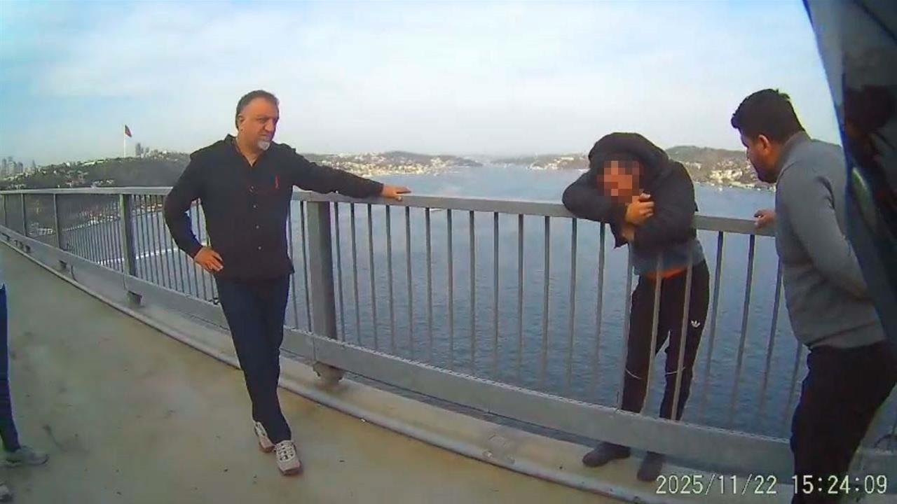 İstanbul 15 Temmuz Şehitler Köprüsü’nde İntihar Girişiminde Bulunan Şahıs Kurtarıldı