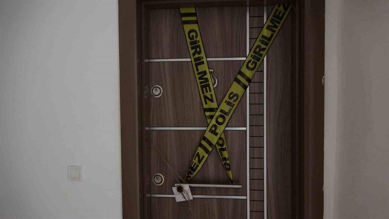 Kocaeli Kartepe'de Göreve Gelmeyen Polis Memuru Evinde Başından Vurulmuş Halde Bulundu