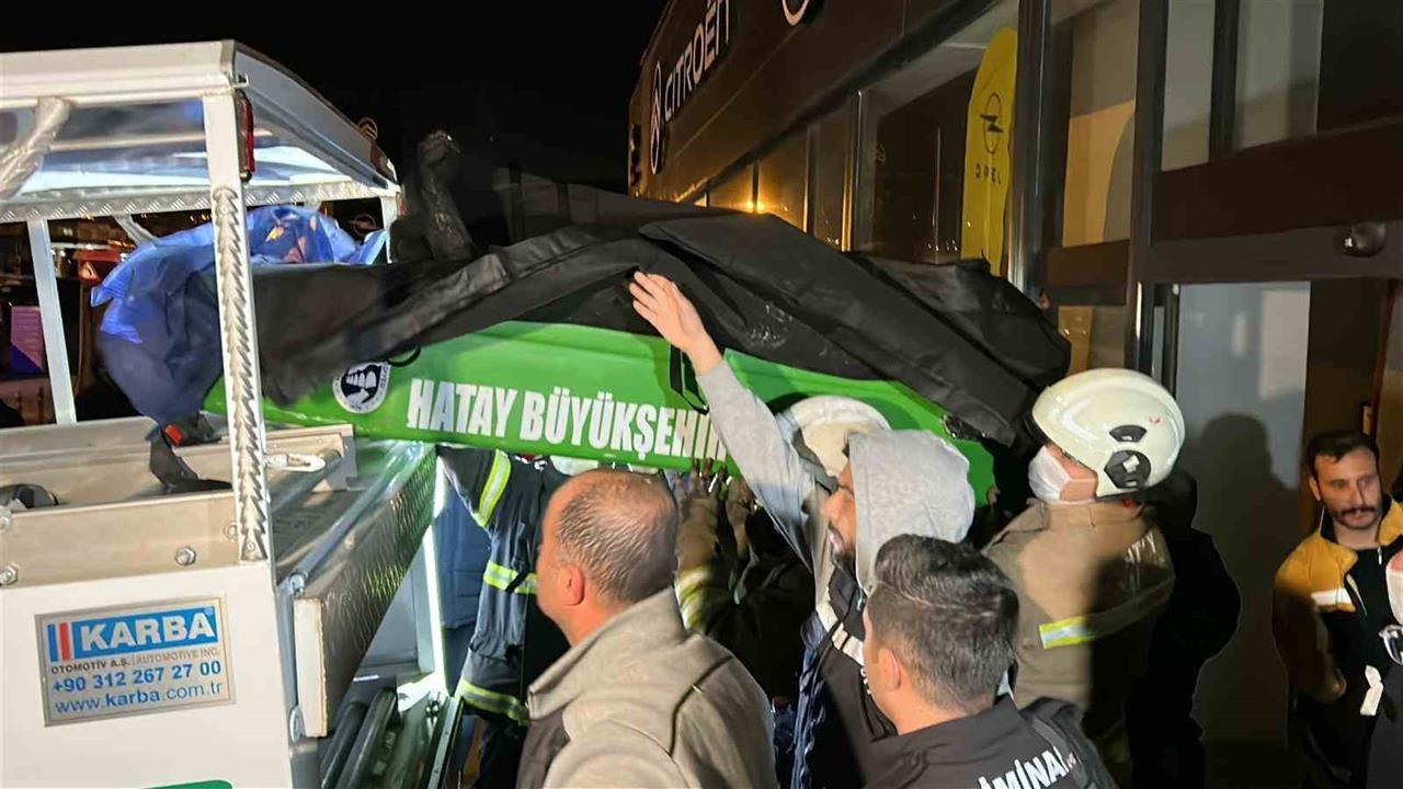 Hatay Belen'de Oto Galerideki Yangında Eski Emniyet Müdürü Can Verdi