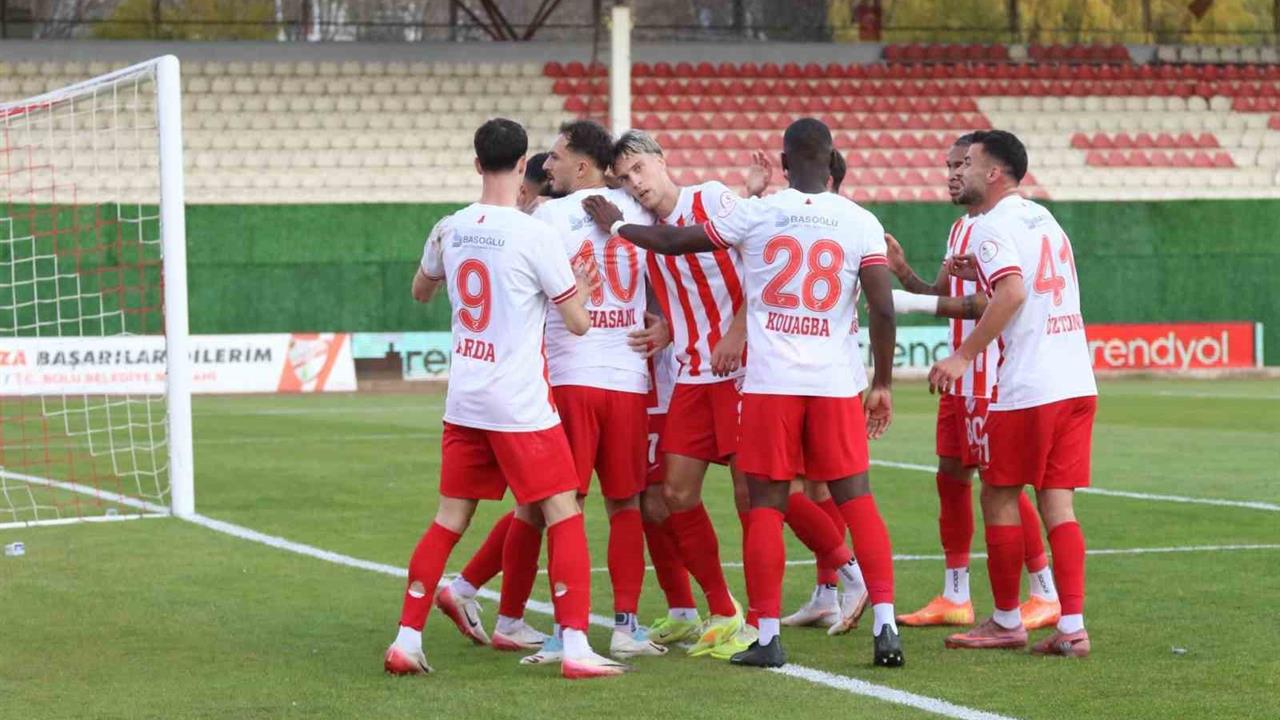 Bolu'da Boluspor, Amed Sportif Faaliyetler'i 4-1'lik skorla mağlup etti.