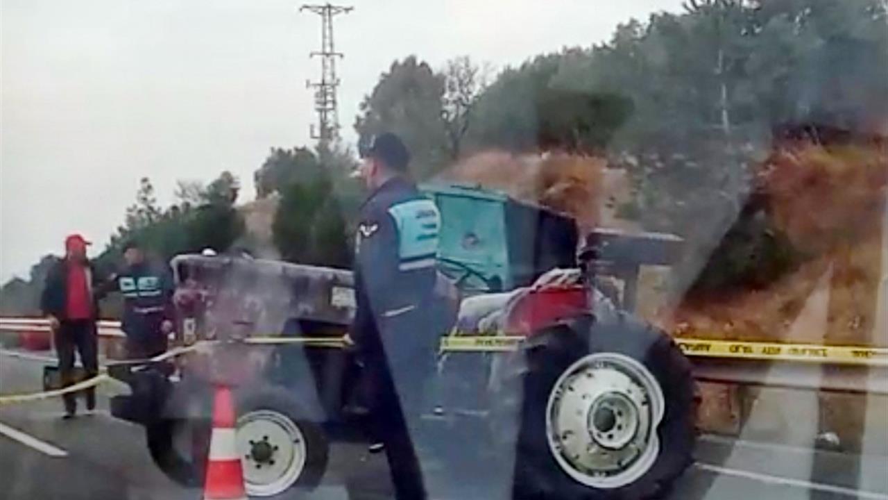 Manisa Akhisar'daki Zincirleme Trafik Kazasında 2 Kişi Hayatını Kaybetti