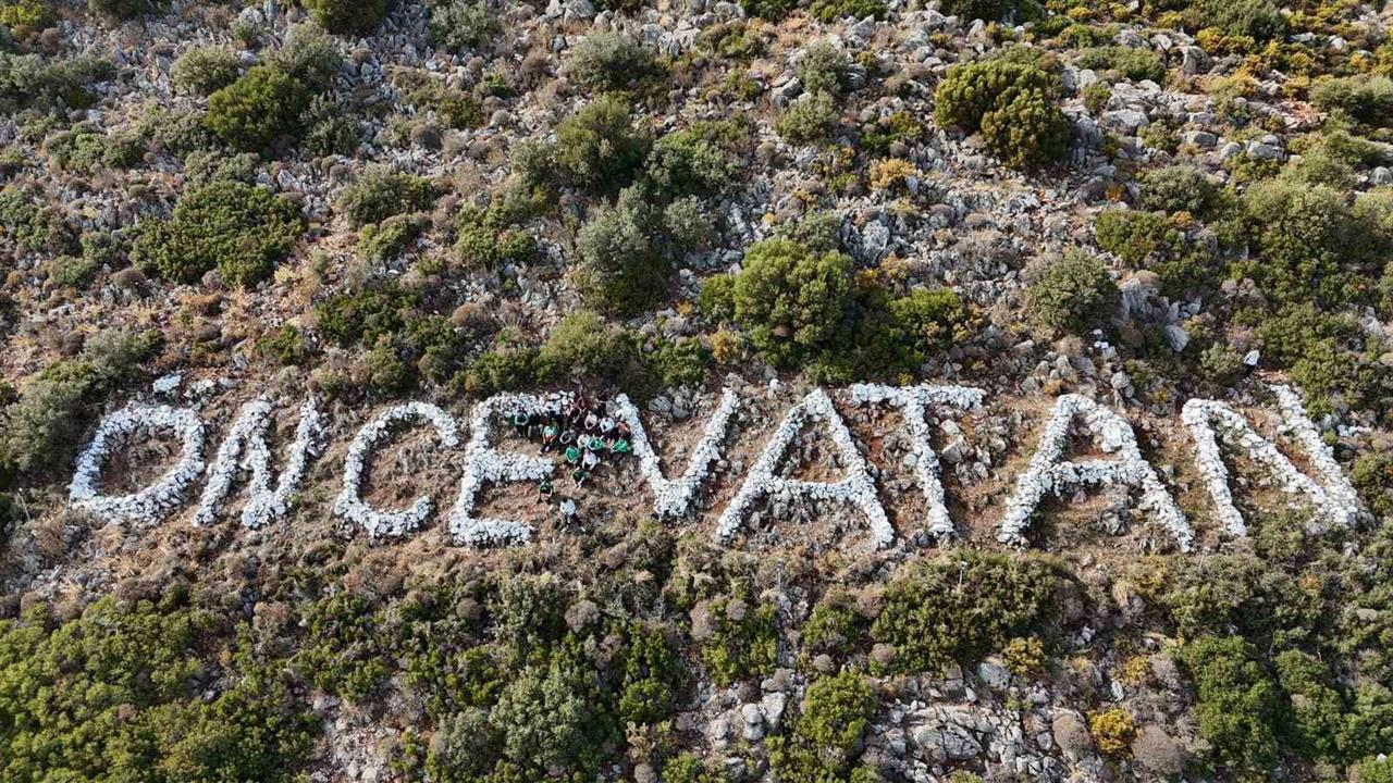 Muğla Datça'da 20 Gönüllü Genç, "Önce Vatan" Yazısını Yeniledi