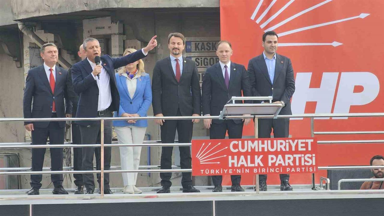 Zonguldak'ta CHP Genel Başkanı Özgür Özel, mitingde önemli açıklamalarda bulundu.