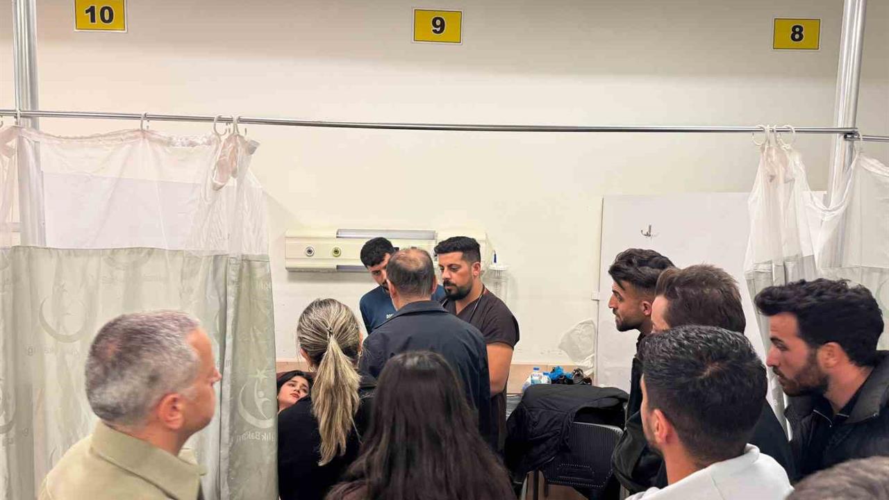 Adıyaman Besni'deki KYK Yurtlarında Zehirlenme Şüphesiyle 50 Öğrenci Hastaneye Götürüldü