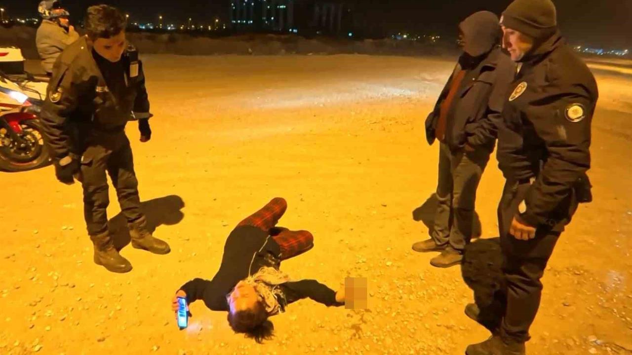 Aksaray'da Bekçilerin Yardım Teklifine Alkollü Kadından Sert Yanıt