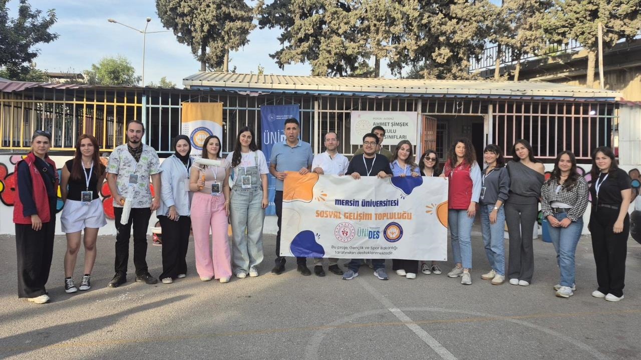 Mersin Üniversitesi Sosyal Gelişim Topluluğu Ahmet Şimşek İlkokulu’nda İyileştirme Çalışması Yaptı