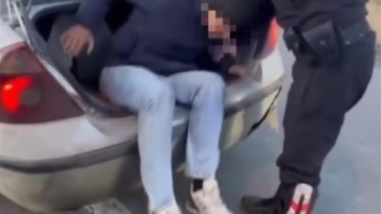 Erzincan'da Durdurulan Araçta 2 Kaçak Göçmen Tespit Edildi