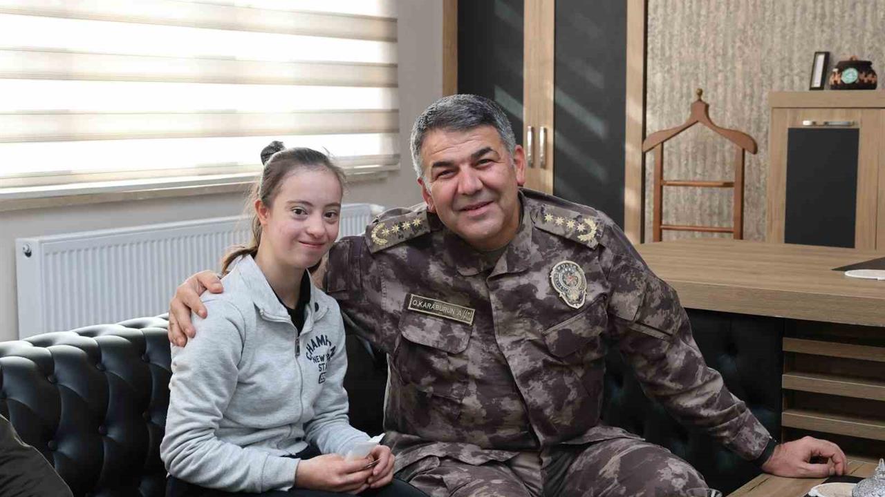 Erzurum'da Emniyet Müdürü Karaburun, Okul Önlerinde Uygulamaları Denetledi