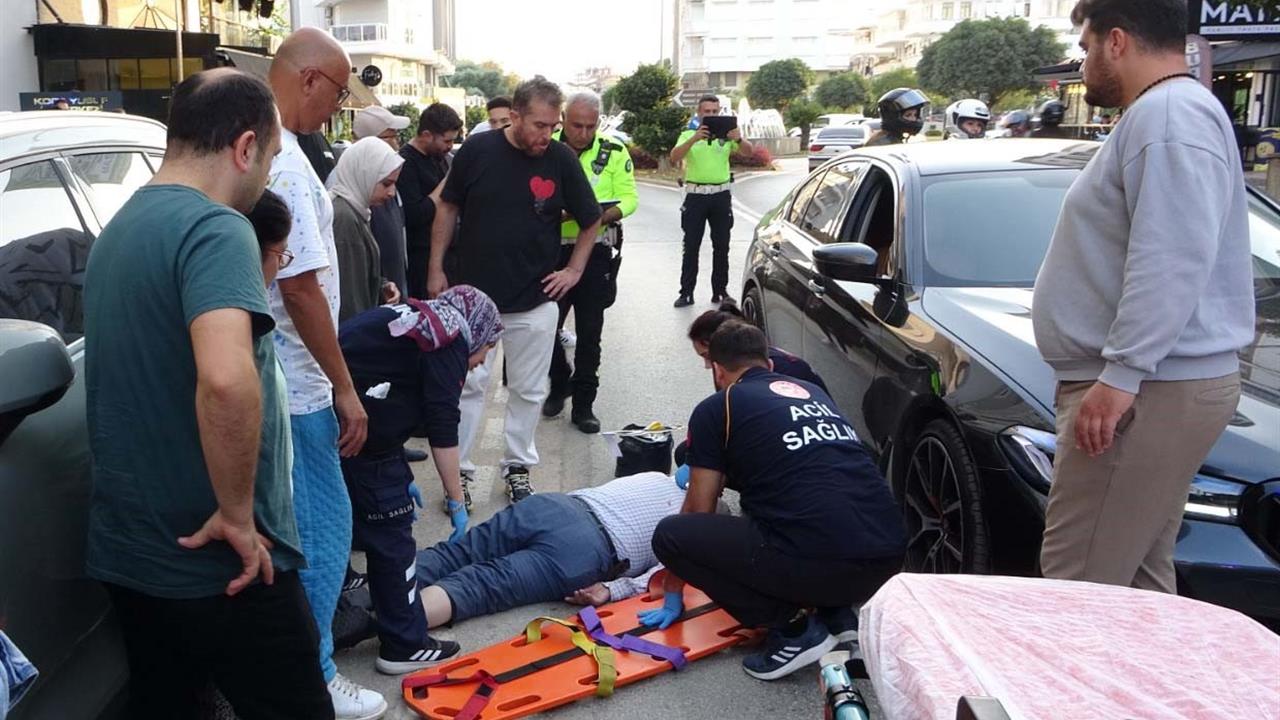 Antalya Manavgat'ta Yaya Otomobilin Çarpması Sonucu Ağır Yaralandı
