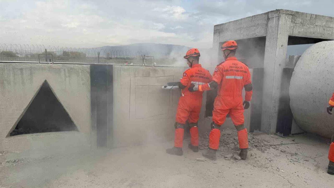 Erzincan'da 3'üncü Ordu Komutanlığına Arama Kurtarma Eğitimi Verildi