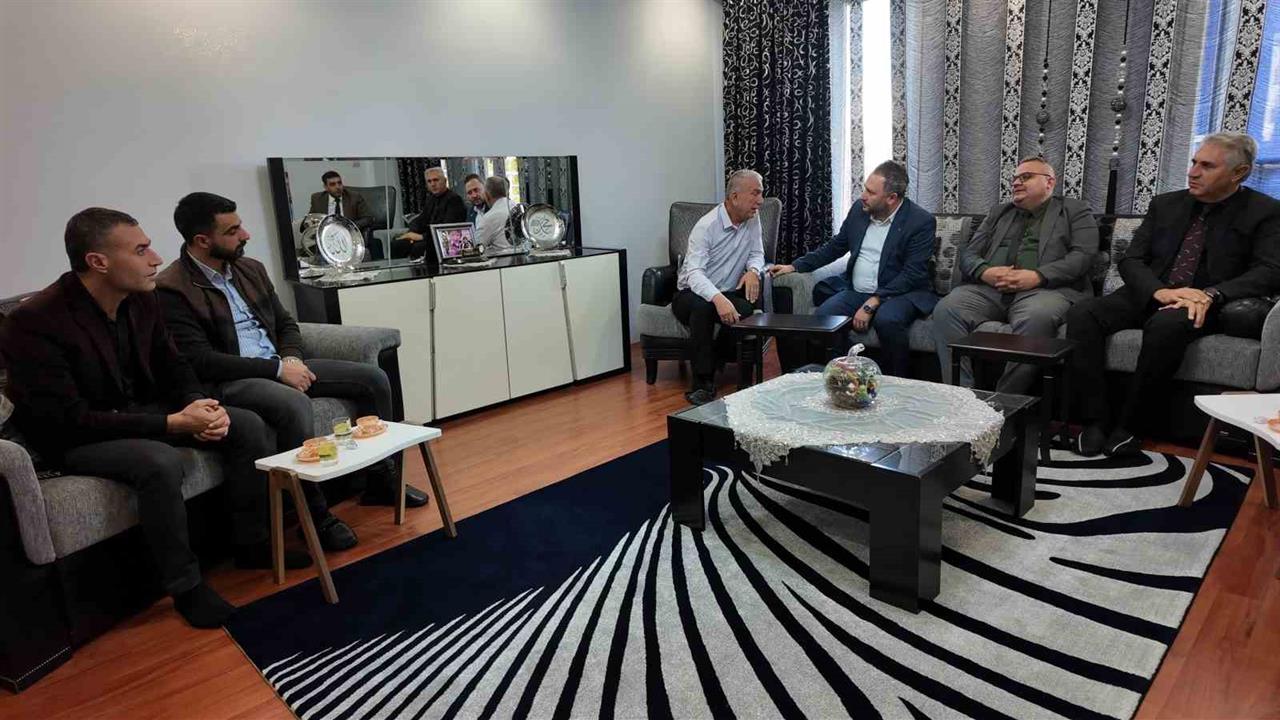 Siirt'te Turan Geyik Öğrencileri Tarafından 24 Kasım Öğretmenler Günü'nde Ziyaret Edildi