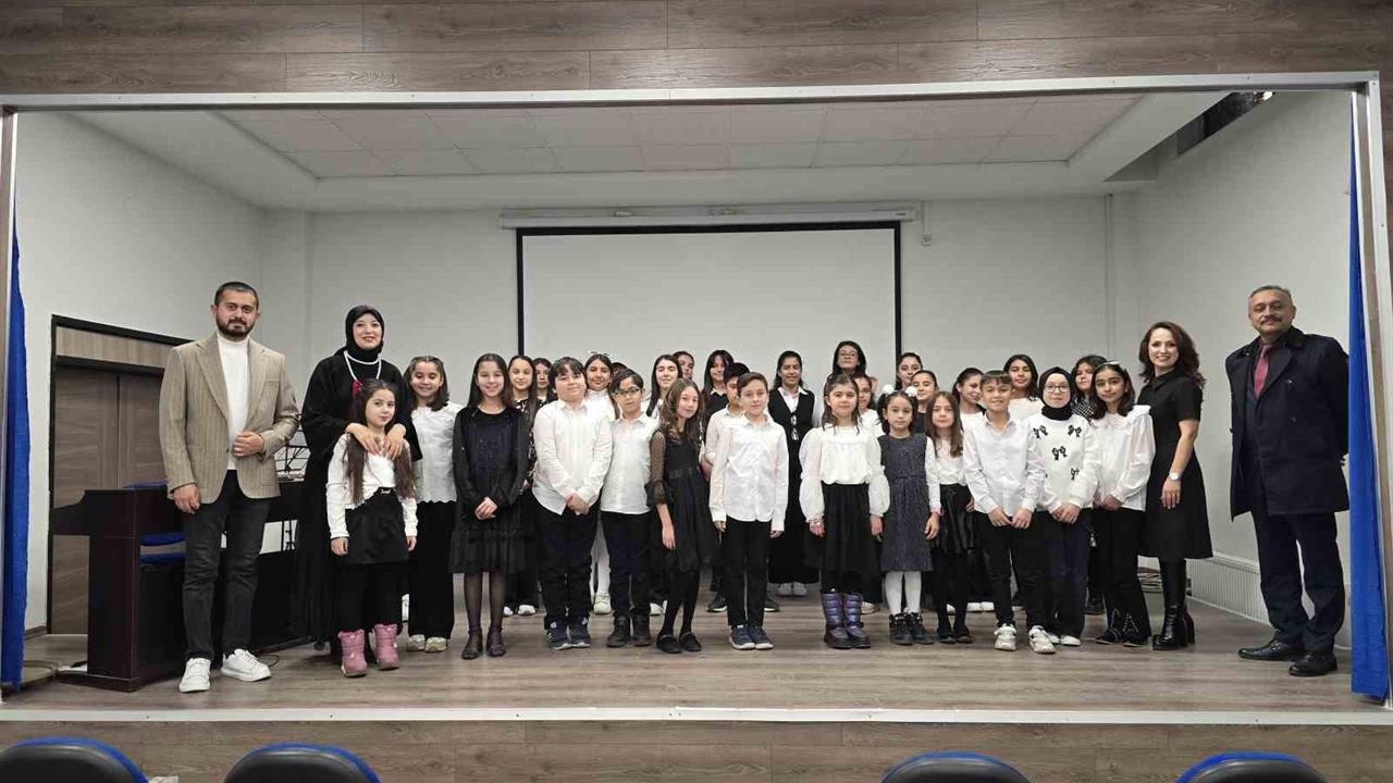 Yozgat'ta 3 Müzik Öğretmeni, Çocuklarla Birlikte Konser Verdiler