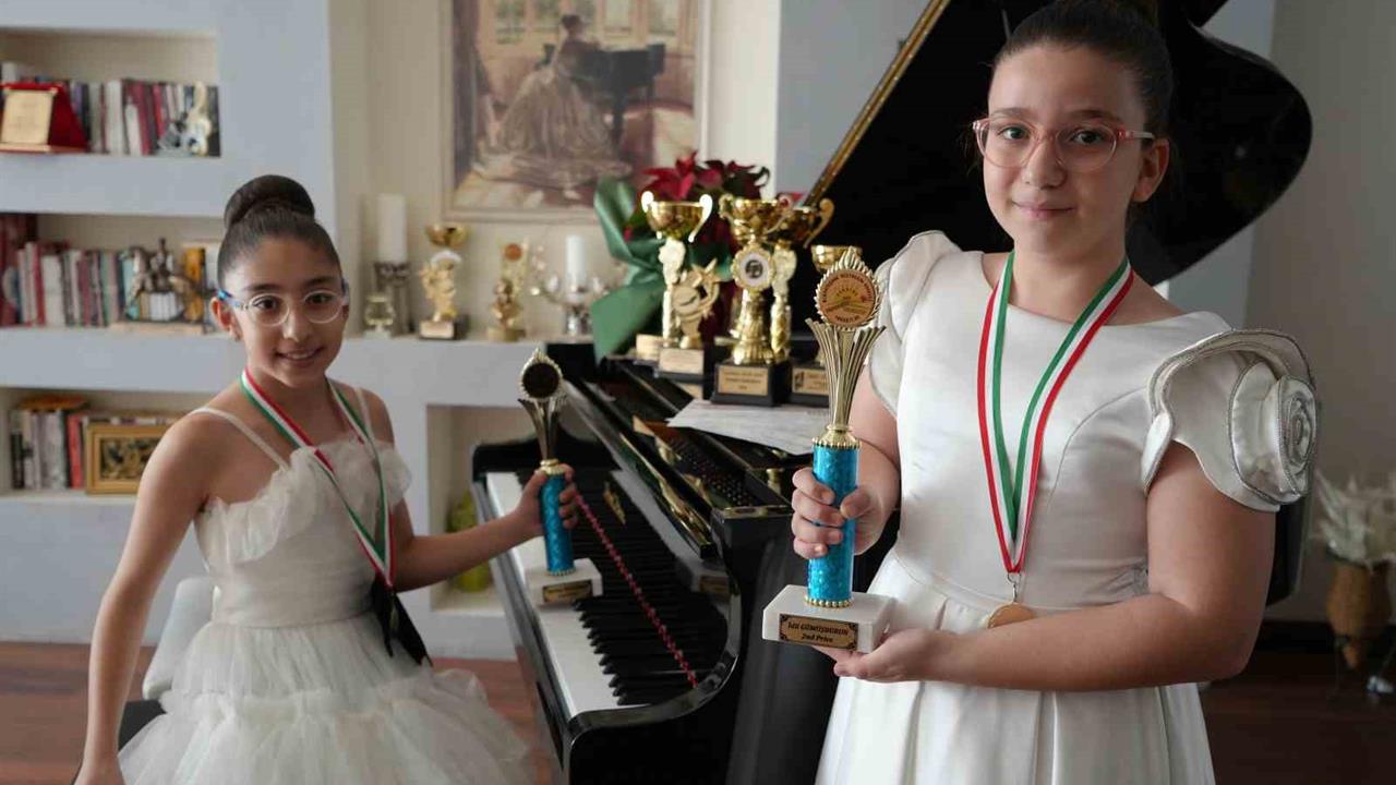 Gaziantep'te Düzenlenen Yarışmada Minik Piyanistler Dünya Şampiyonu Oldular