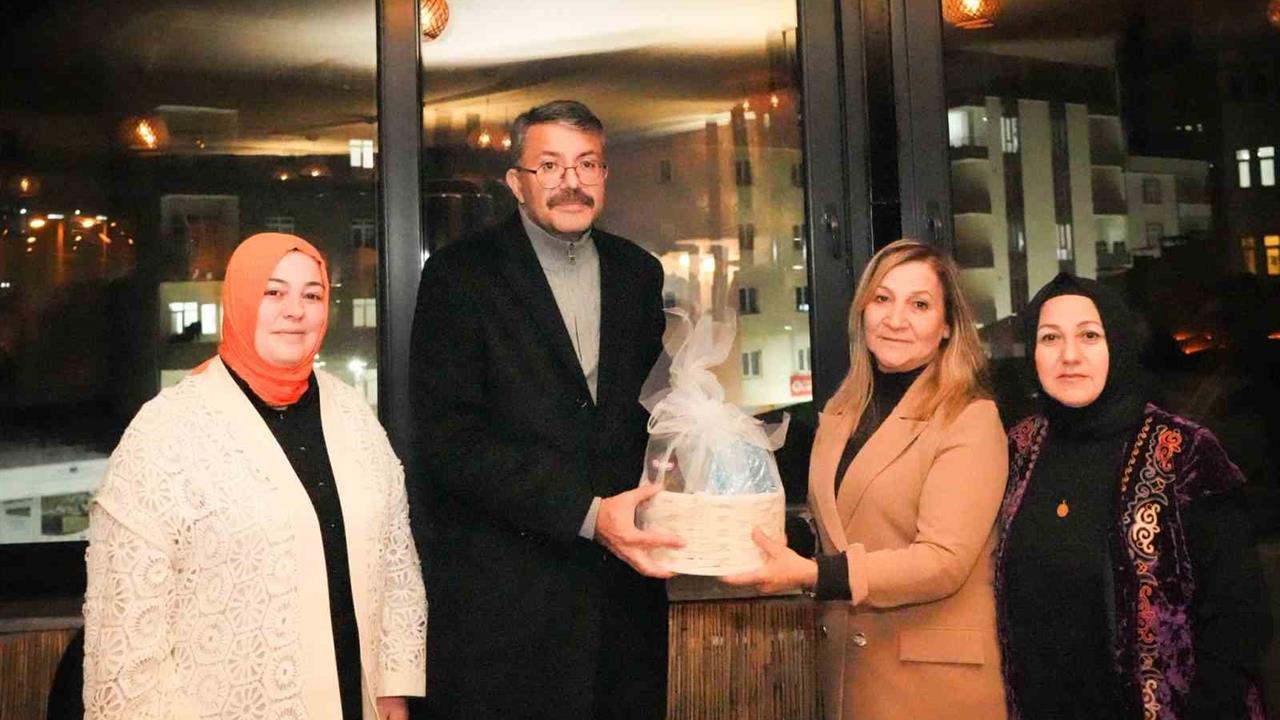 Trabzon'dan Hakkâri'ye Gelen 41 Kişilik Kafile, Kente Ziyaret Gerçekleştirdi.