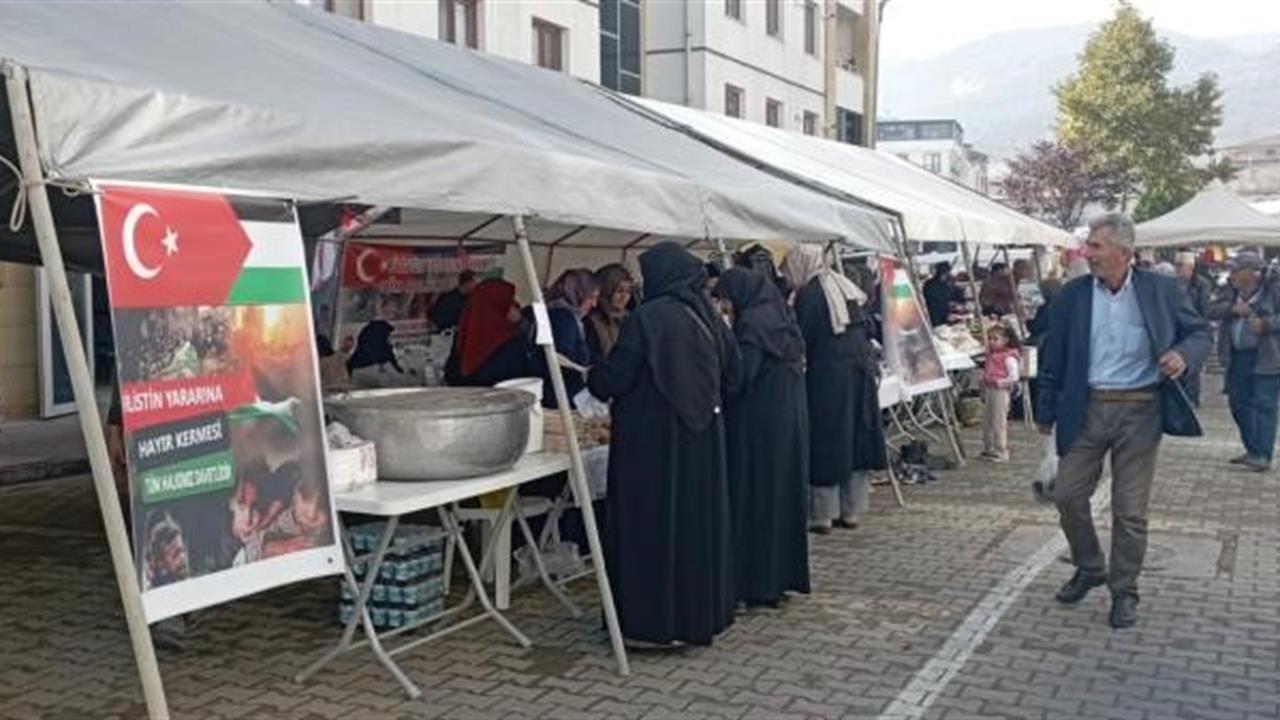 Bilecik Osmaneli'nde Düzenlenen Hayır Çarşısında Toplanan Gelir Filistin'e Ulaştı