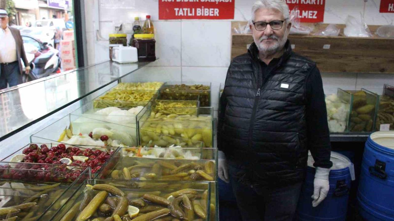 Aydın'da Yarım Asırlık Turşucu, "Turşu Suyu İçen Grip Olursa Masrafları Benden" Dedi.